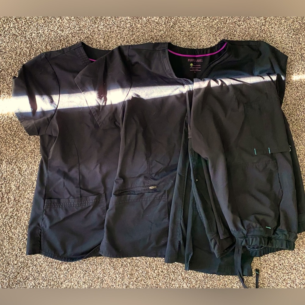 BLACK SCRUBS FOR ALL YOU HARDWORKING HEALTHCARE WORKERS!!! 👩🏼‍⚕️🧑🏼‍⚕️👨🏼‍⚕️